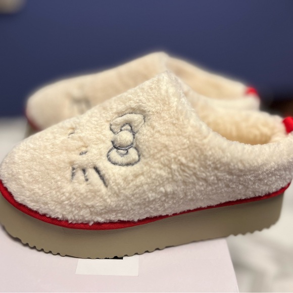 Hello Kitty Uggs from the company Kira - Picture 3 of 11